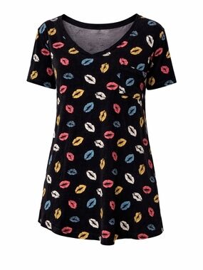 Torrid Black Tee Multicolor Lip & Kiss Prints Size 3 3X 22 24 Goth 80s Retro